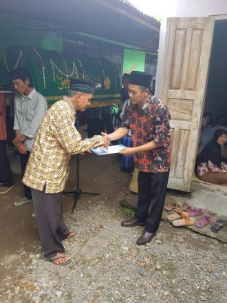 Bapak Lurah takziah di Bakulan Kulon