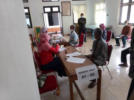 Penyaluran bantuan sosial APBD