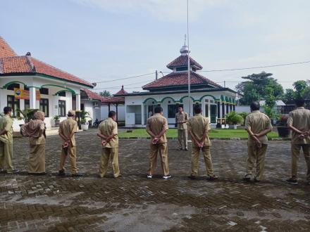 Apel Pagi Pamong Kalurahan dan dilanjut senam