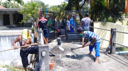 Giat Dusun Ngaglik membuat gapura makam