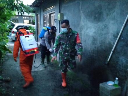 Penyemprotan disinfektan di Dusun Dukuh Sukun