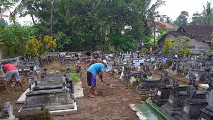 Giat Minggu Pagi Dusun Jetis, Bersih Makam Persiapan Dekahan Nyadran.