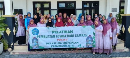 PKK Patalan Latih Ibu-Ibu Buat Losida, Sulap Sampah Dapur Jadi Pupuk Mandiri