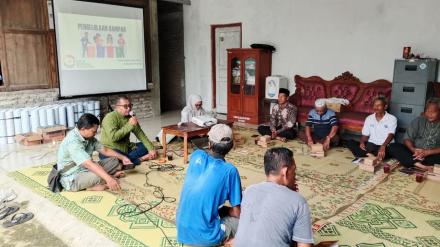 Program PPBMP 2025: Dusun Gelangan Gelar Pelatihan Pembuatan Komposter Mandiri