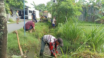 Angkat Walet di Dusun Sulang Kidul