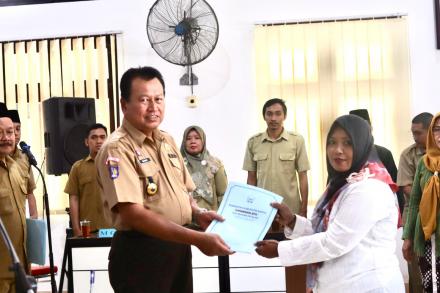 Resmi Dilantik, Ibu Eni Sundariningsih Emban Amanah Anggota PAW Bamuskal Kalurahan Patalan