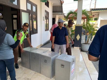 Persiapan H-1 Pilur Patalan 2026: Panitia Pendistribusian Logistik Kotak Suara ke 22 TPS