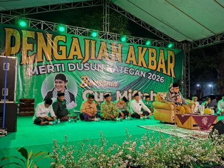 Semarak Merti Dusun Padukuhan Kategan, Ratusan Warga Khidmat Ikuti Pengajian Bersama Gus Miftah